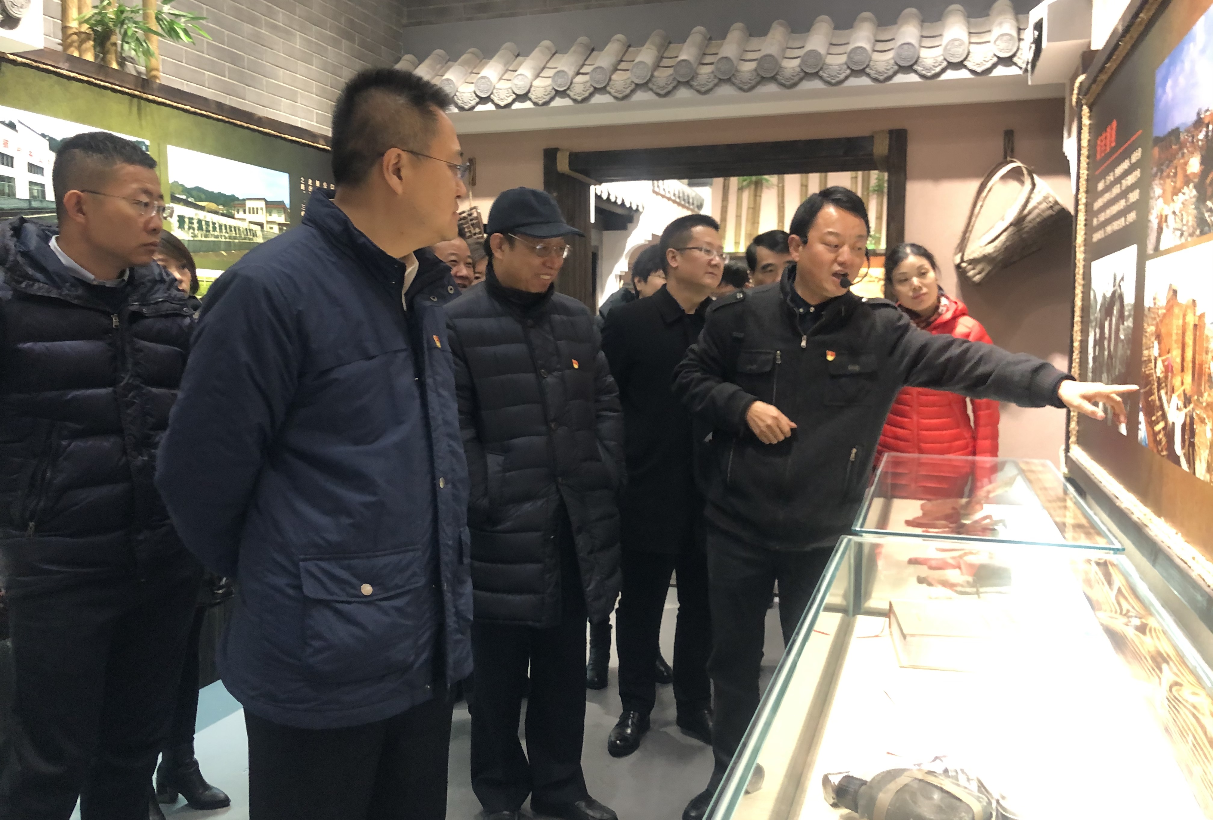 许家冲参观3.jpg 许家冲参观3.jpg